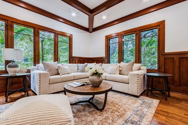Interior, Living room, Recessed Lighting, Wood Texture Flooring