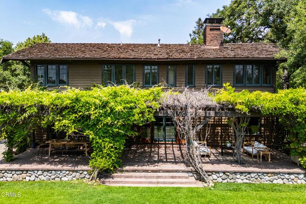 Backyard, Exterior, Facade, Ranch