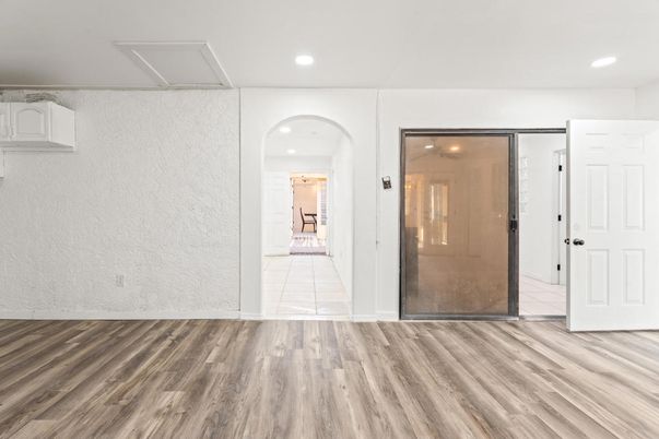 Interior, Recessed Lighting, Wood Texture Flooring