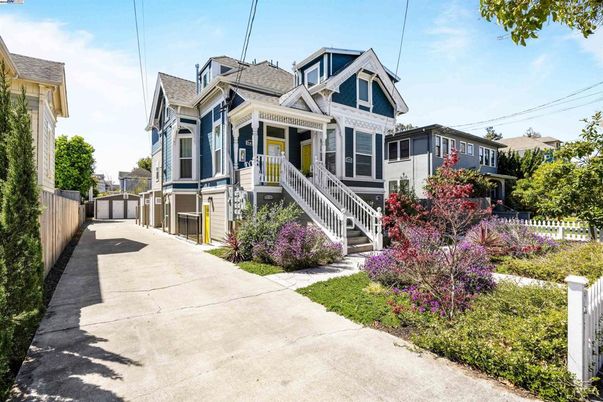 Exterior, Facade, Queen Anne Victorian