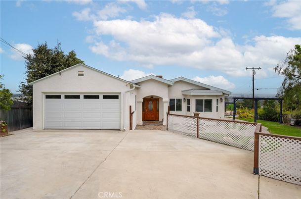 Attached, Exterior, Facade, Ranch