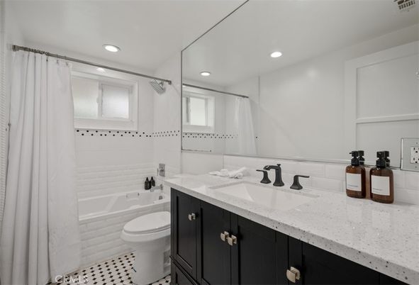 Bathroom, Interior, Recessed Lighting