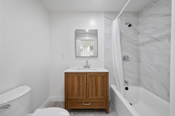 Bathroom, Interior, Marble Walls, Recessed Lighting