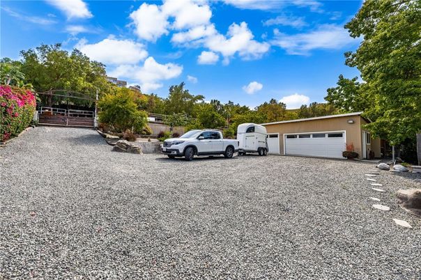 Detached Garage, Exterior