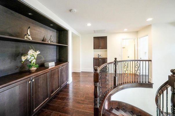 Interior, Recessed Lighting, Wood Texture Flooring