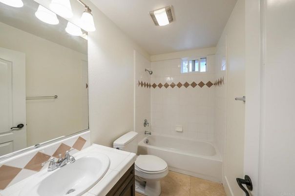 Bathroom, Interior, Tile Countertops