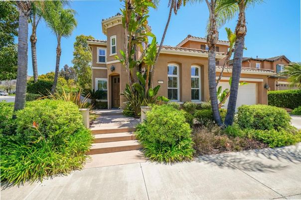 Attached, Exterior, Facade, Mediterranean
