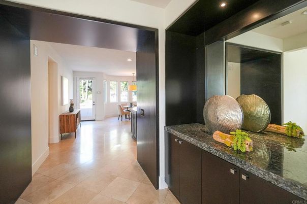 Dining room, Interior, Pendant Lights, Recessed Lighting