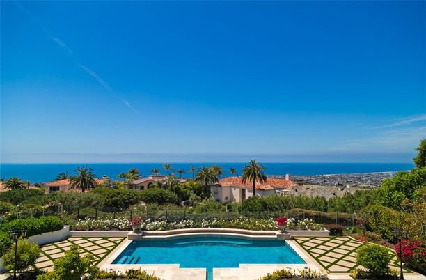 Exterior, Pool, Water