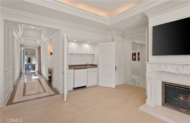 Fireplace, Interior, Kitchen, Recessed Lighting