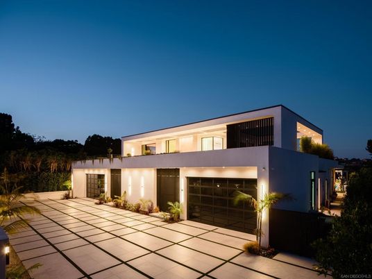 Attached, Exterior, Facade, Modern