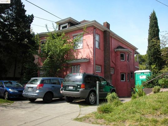 Exterior, Facade, Rowhouse