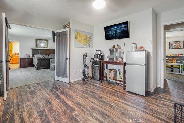 Interior, Washer, Wood Texture Flooring