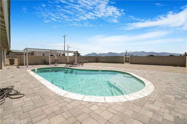 Exterior, Pool