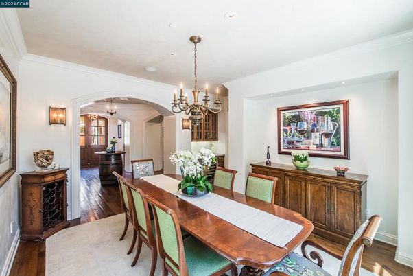 Chandelier, Dining room, Interior, Recessed Lighting, Wood Texture Flooring