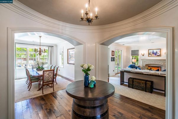 Chandelier, Dining room, Fireplace, Interior, Wood Texture Flooring