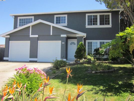 Attached, Exterior, Facade, American Craftsman