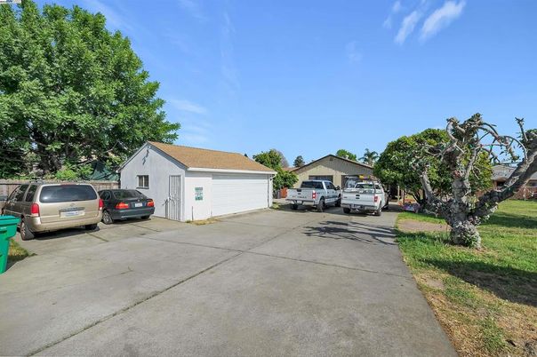 Detached Garage, Exterior