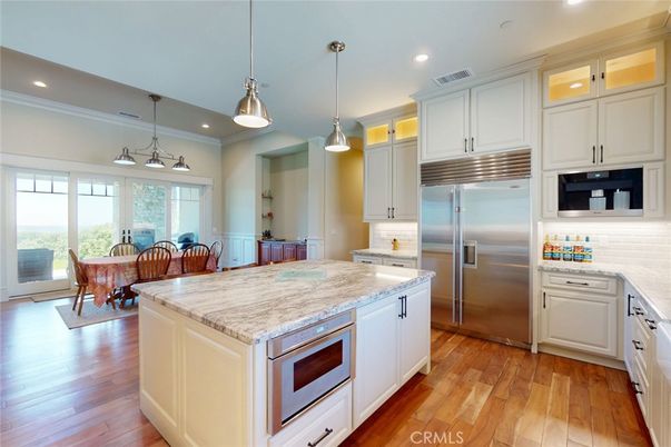 Dining room, Interior, Kitchen, Pendant Lights, Recessed Lighting, Stainless Steel Appliances, Wood Texture Flooring