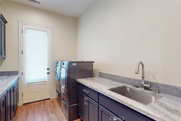 Interior, Washer, Wood Texture Flooring