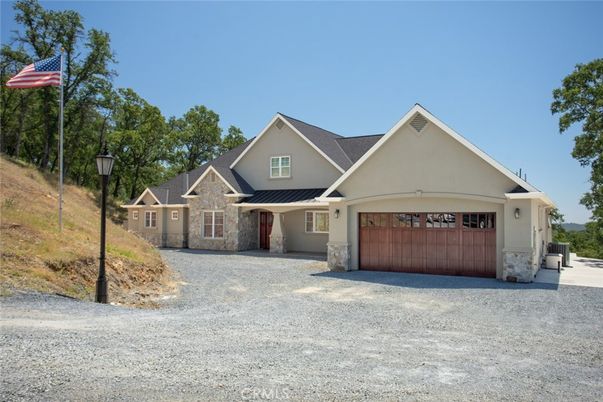Attached, Exterior, Facade, American Craftsman