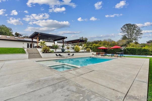 Exterior, Pool