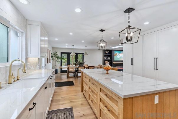 Dining room, Interior, Kitchen, Pendant Lights, Recessed Lighting, Wood Texture Flooring