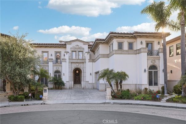 Exterior, Facade, Mediterranean
