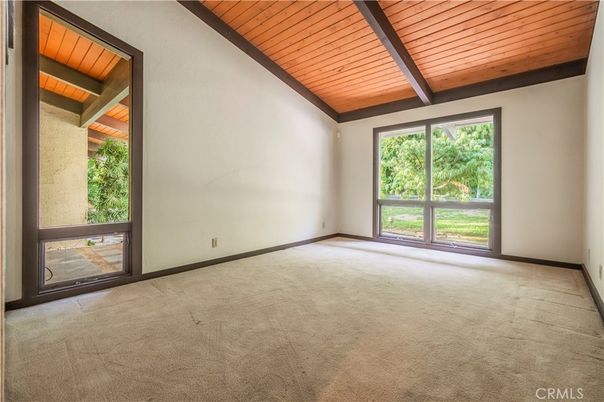 Empty room, Interior, Wooden Beams, Wooden Ceilings