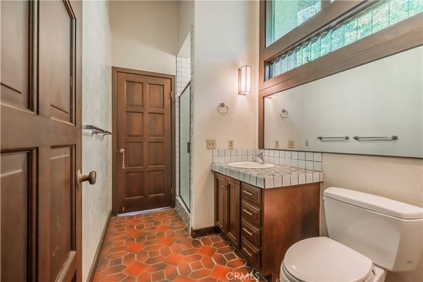 Bathroom, Interior, Tile Countertops