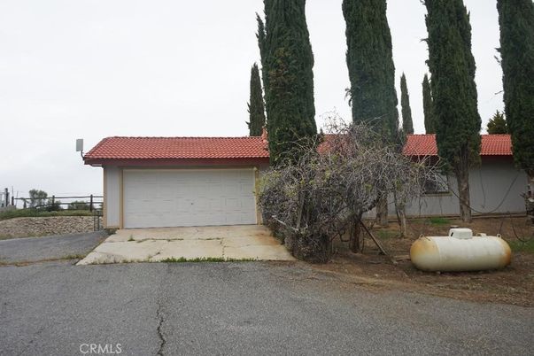 Detached Garage, Exterior