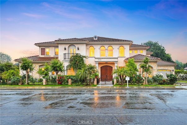 Attached, Exterior, Facade, Mediterranean