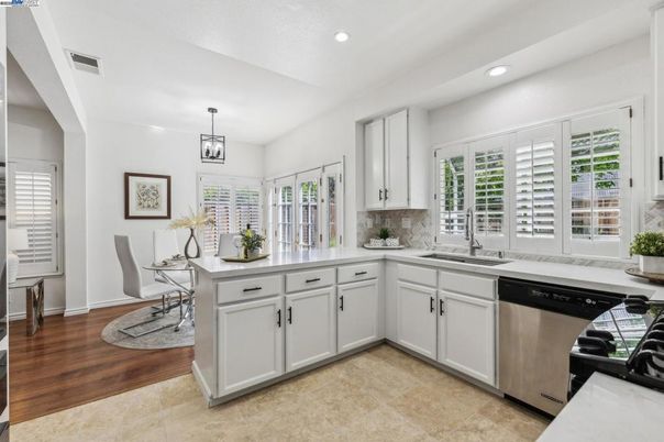 Dining room, Interior, Kitchen, Pendant Lights, Recessed Lighting, Wood Texture Flooring