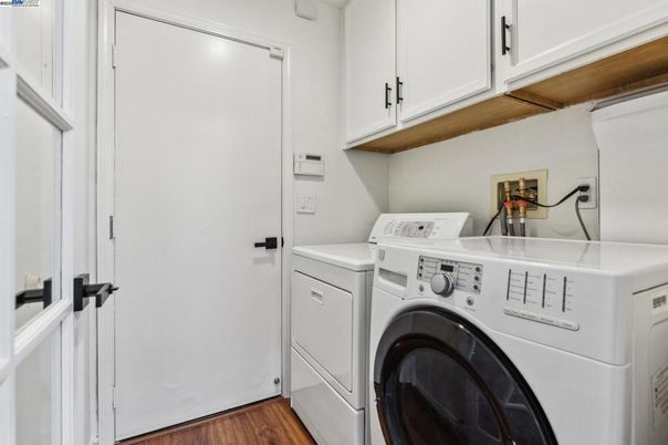 Interior, Washer, Wood Texture Flooring