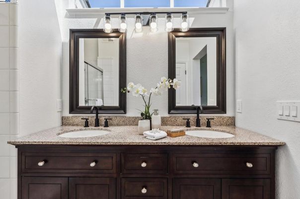 Bathroom, Dual Sink Vanities, Interior