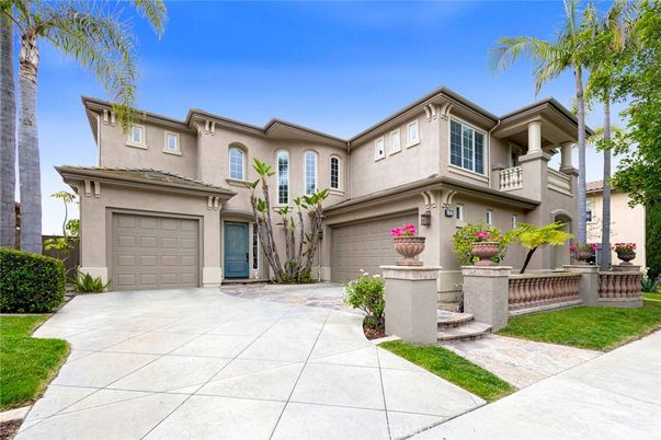 Attached, Exterior, Facade, Mediterranean