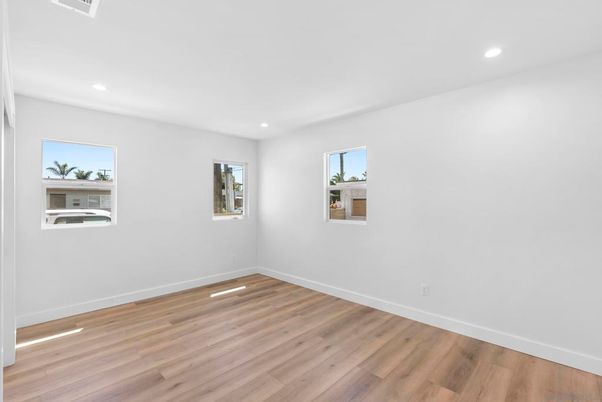 Empty room, Interior, Recessed Lighting, Wood Texture Flooring