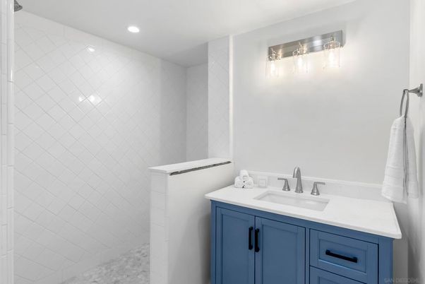 Bathroom, Interior, Recessed Lighting