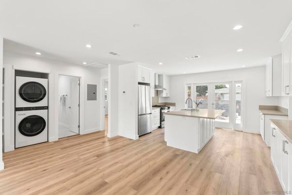 Interior, Kitchen, Recessed Lighting, Washer, Wood Texture Flooring
