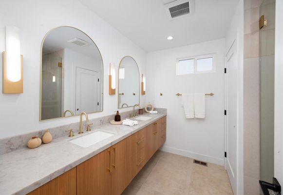 Bathroom, Dual Sink Vanities, Interior, Recessed Lighting