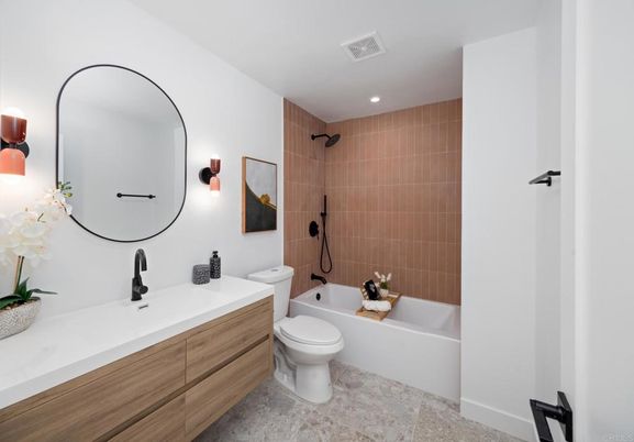 Bathroom, Dual Sink Vanities, Interior, Recessed Lighting