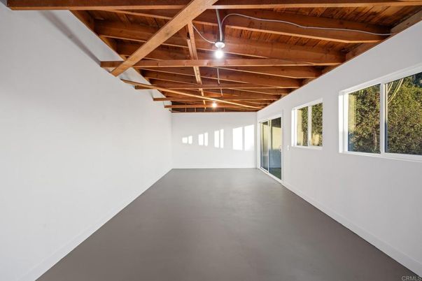 Empty room, Interior, Wooden Beams, Wooden Ceilings