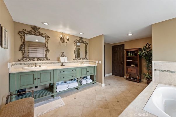 Bathroom, Dual Sink Vanities, Interior, Recessed Lighting
