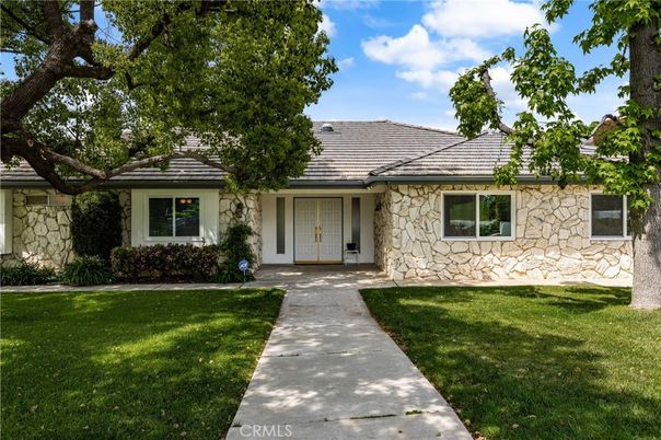 Exterior, Facade, Ranch