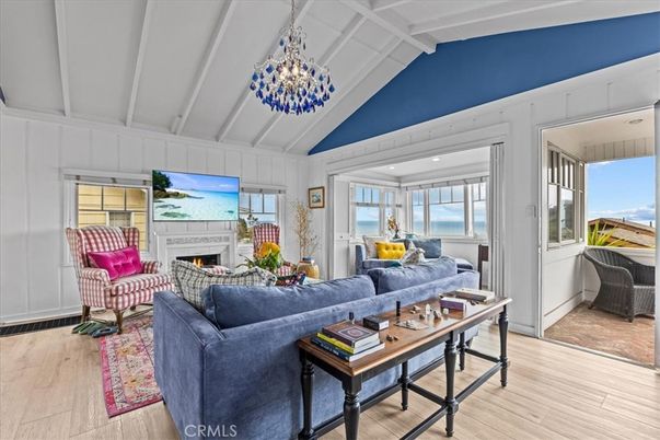 Fireplace, Interior, Living room, Pendant Lights, Recessed Lighting, Wood Texture Flooring