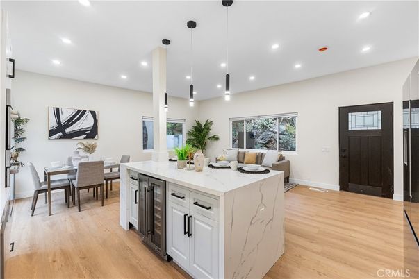 Dining room, Interior, Kitchen, Pendant Lights, Recessed Lighting, Wood Texture Flooring