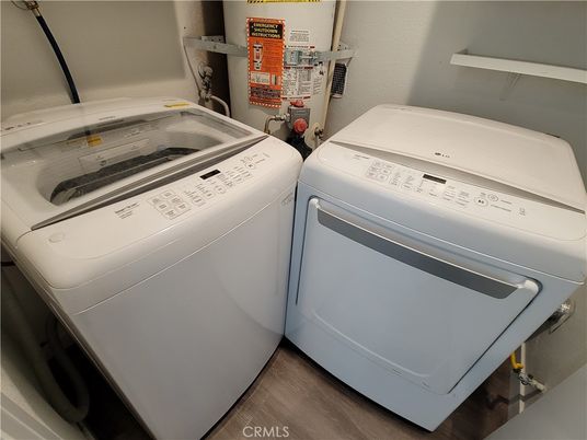 Interior, Washer, Wood Texture Flooring