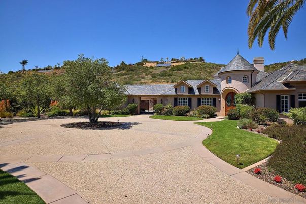 Backyard, Exterior, Facade, French Provincial
