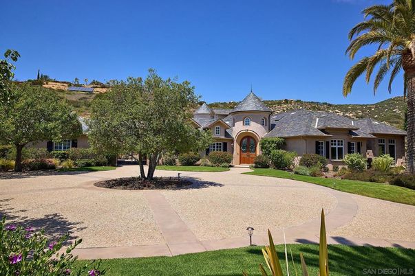 Backyard, Exterior, Facade, French Provincial
