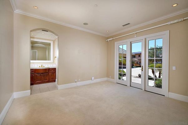 Bathroom, Empty room, Interior, Recessed Lighting